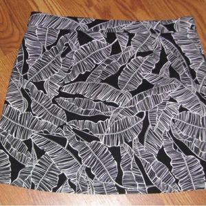 RAFAELLA MISSES SKORT SIZE LARGE NWT